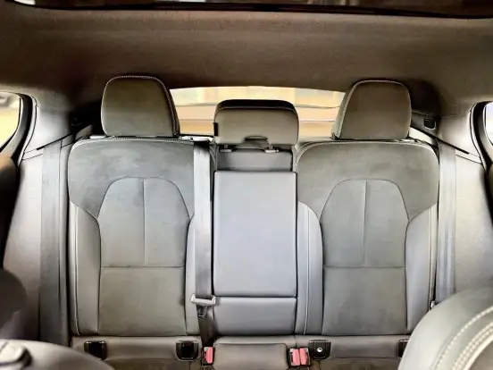 VOLVO-C40-2022