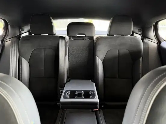 VOLVO-C40-2022