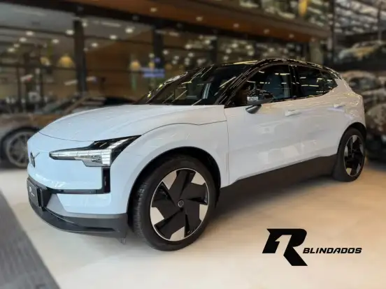 VOLVO-EX30-2025