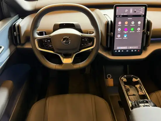 VOLVO-EX30-2025