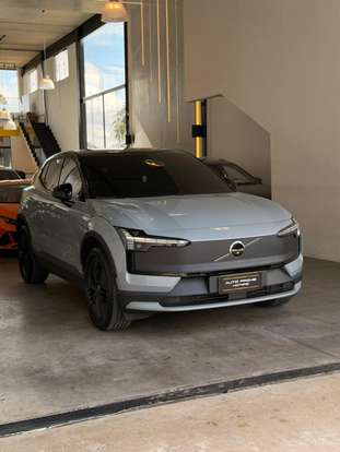 VOLVO-EX30-2025