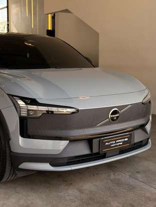 VOLVO-EX30-2025