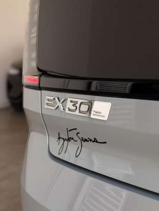 VOLVO-EX30-2025