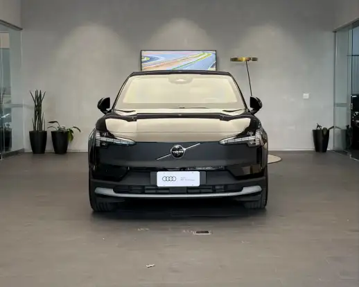 VOLVO-EX30-2025