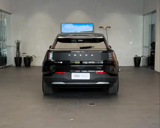 VOLVO-EX30-2025