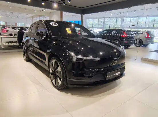 VOLVO-EX30-2024