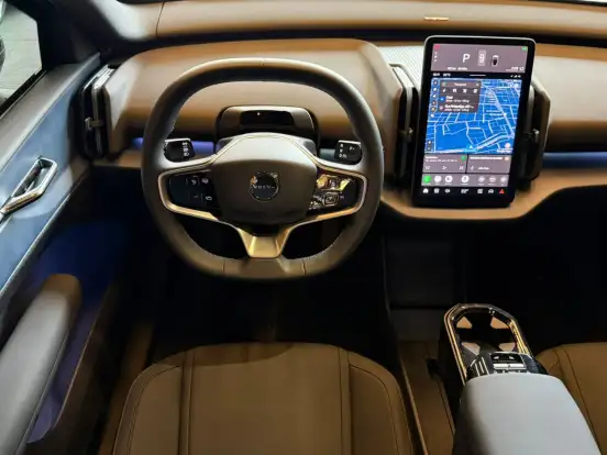 VOLVO-EX30-2024