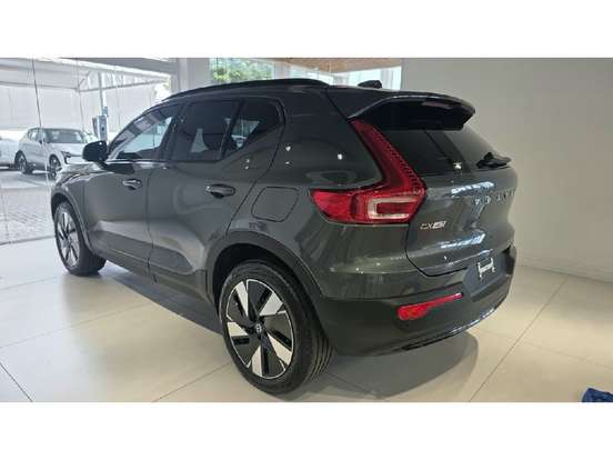 VOLVO-EX40-2026