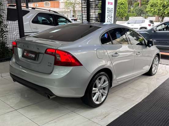 VOLVO-S60-2010