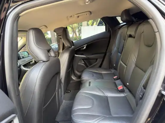 VOLVO-V40-2.0 T4 KINETIC GASOLINA 4P AUTOMÁTICO VOLVO-V40-2019