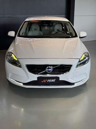 VOLVO-V40-2013