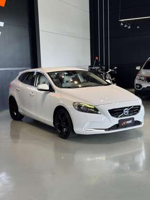 VOLVO-V40-2.0 T4 DYNAMIC TURBO GASOLINA 4P AUTOMÁTICO VOLVO-V40-2013