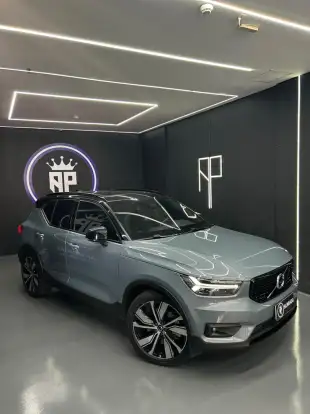 VOLVO-XC40-2021
