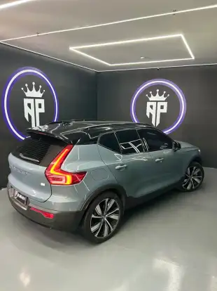 VOLVO-XC40-2021