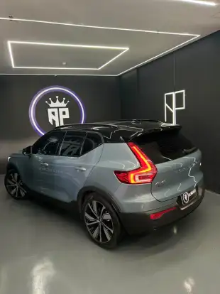 VOLVO-XC40-2021