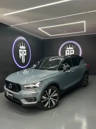 VOLVO-XC40-2021