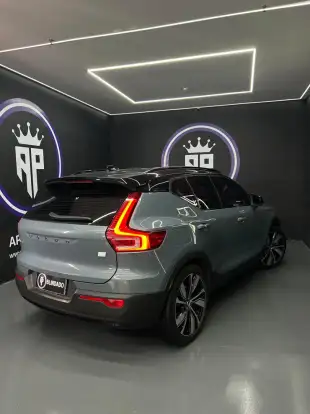 VOLVO-XC40-2021