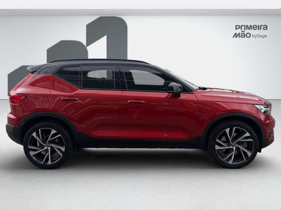 VOLVO-XC40-2019