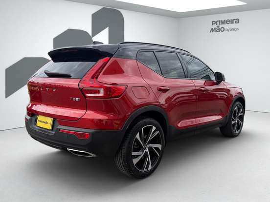 VOLVO-XC40-2019