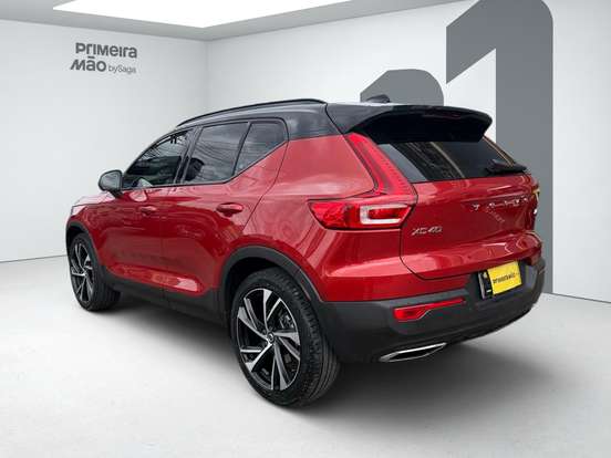 VOLVO-XC40-2019