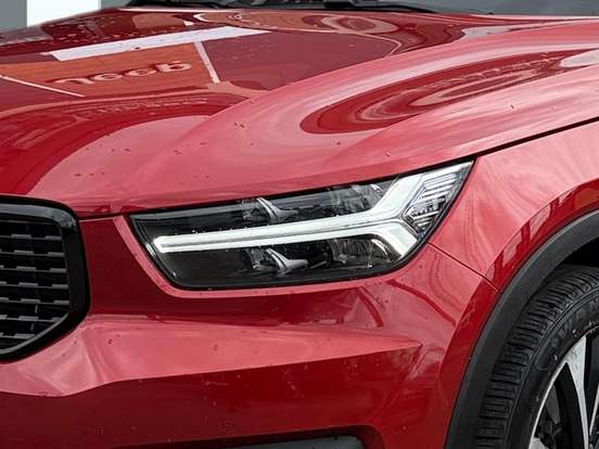 VOLVO-XC40-2019