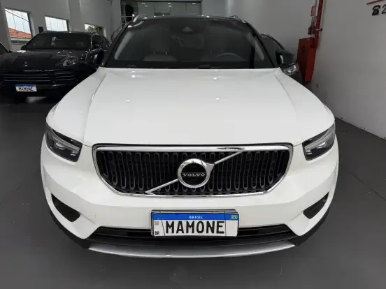 VOLVO-XC40-2018