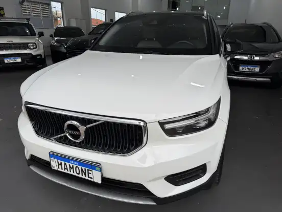 VOLVO-XC40-2018
