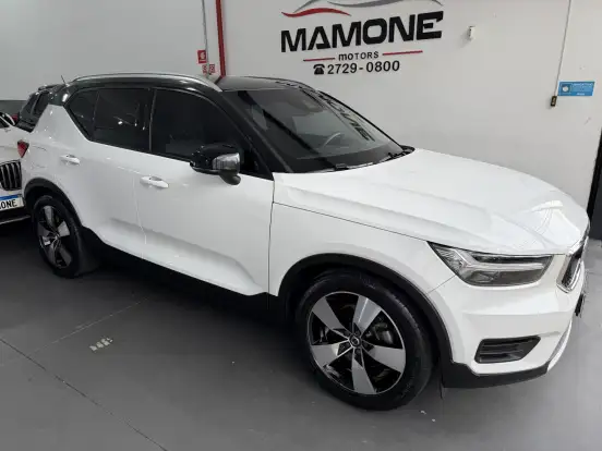 VOLVO-XC40-2018