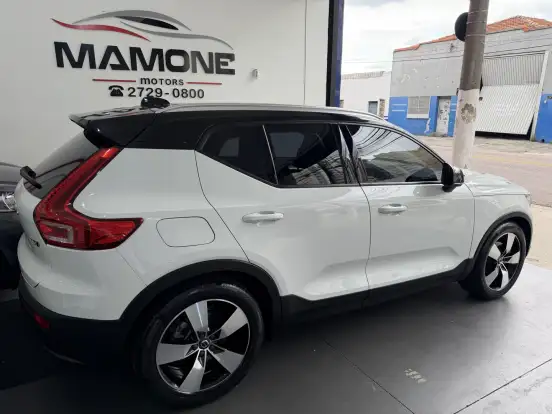 VOLVO-XC40-2018