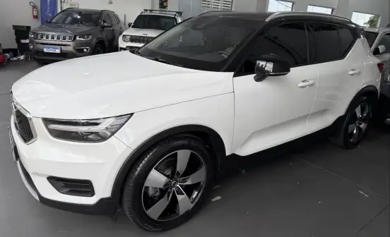 VOLVO-XC40-2018