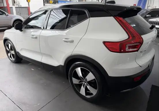VOLVO-XC40-2018