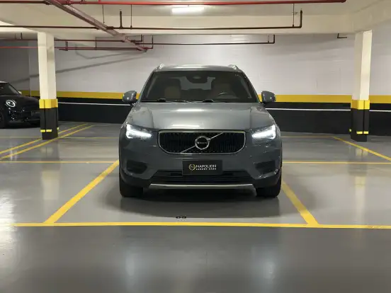 VOLVO-XC40-2019