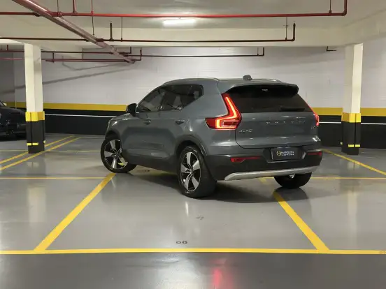 VOLVO-XC40-2019