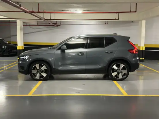 VOLVO-XC40-2019