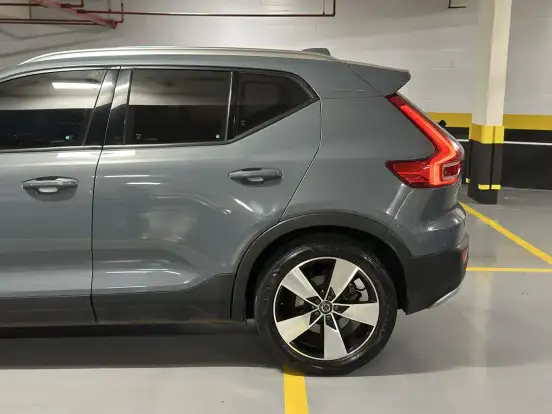 VOLVO-XC40-2019