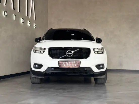 VOLVO-XC40-2019