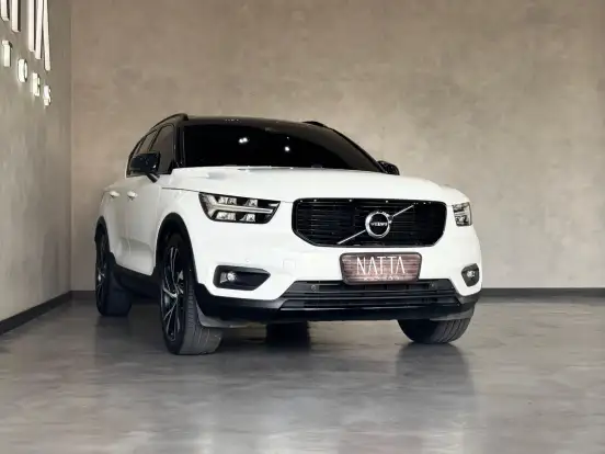 VOLVO-XC40-2019