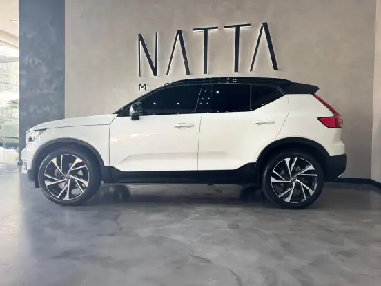 VOLVO-XC40-2019