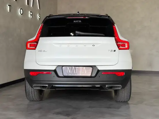 VOLVO-XC40-2019