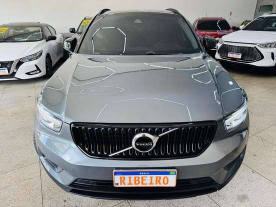 VOLVO-XC40-2018