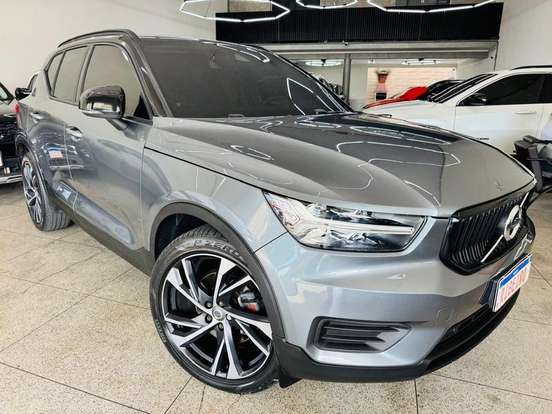 VOLVO-XC40-2018