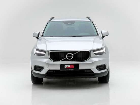 VOLVO-XC40-2018