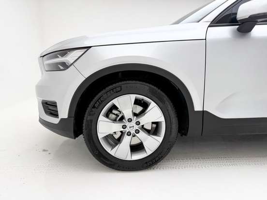 VOLVO-XC40-2018