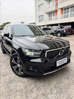 VOLVO-XC40-2020