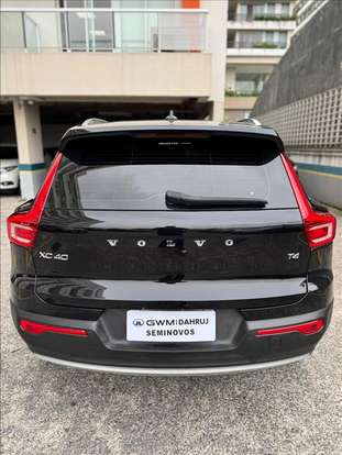 VOLVO-XC40-2020