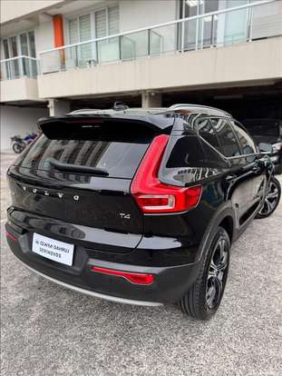 VOLVO-XC40-2020