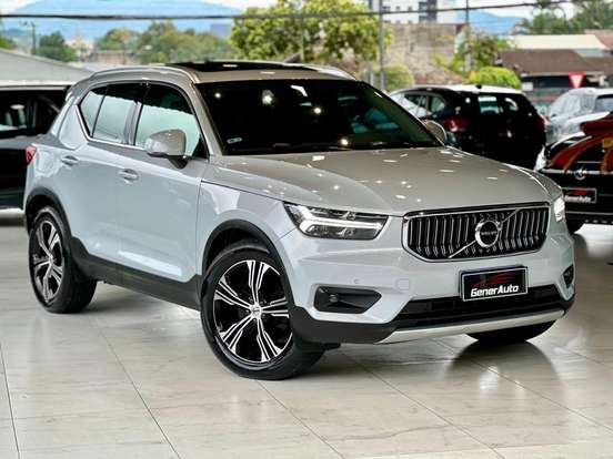 VOLVO-XC40-2019