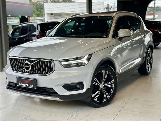 VOLVO-XC40-2019