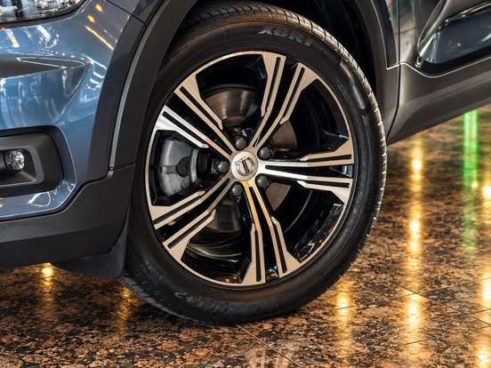 VOLVO-XC40-2019