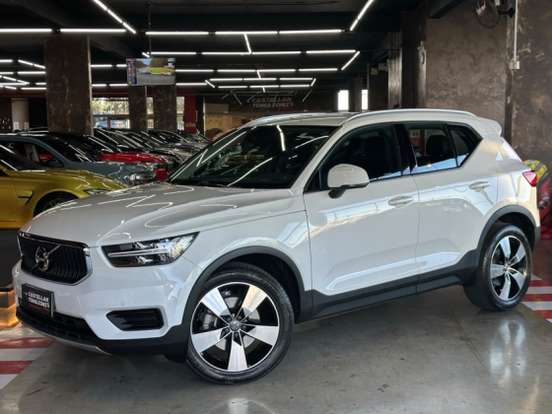 VOLVO-XC40-2020